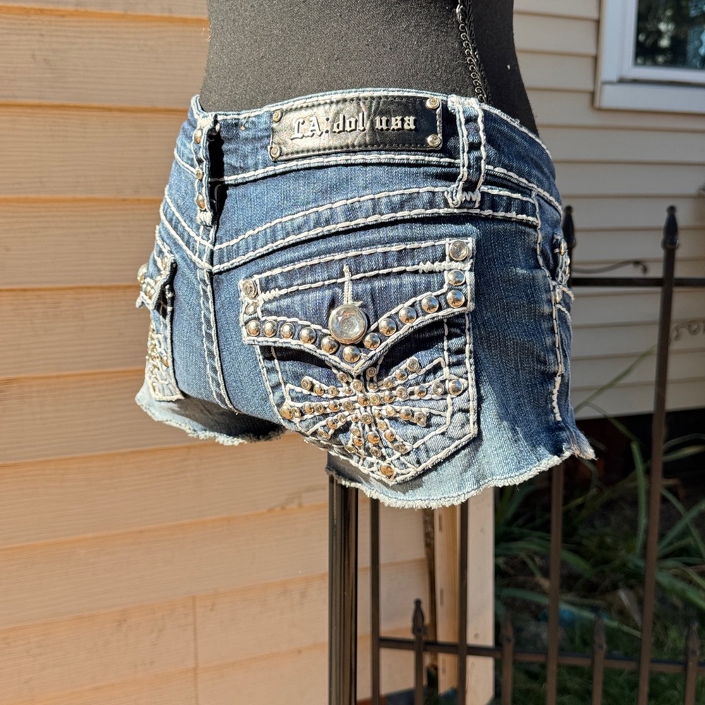 La idol shorts small